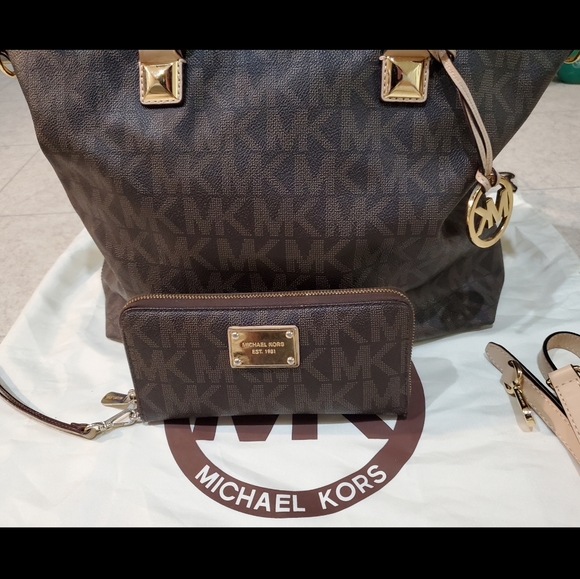 Michael Kors Handbags - Michael Kors tote bag